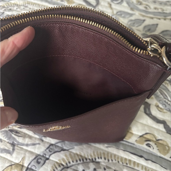 Coach cross body in burgundy with matching wristlet coin purse - Picture 3 of 10